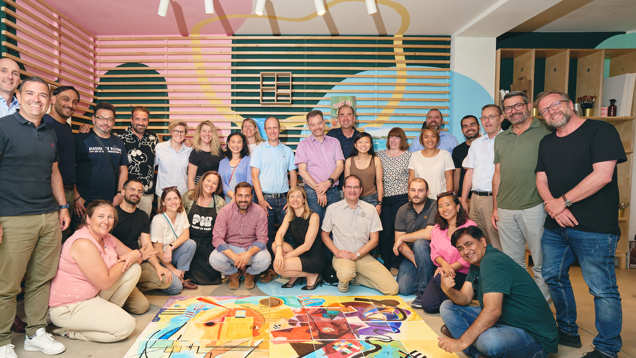 Malevent & Apero Zürich Entfalten Sie Ihre kreative Seite bei einer Mal-und-Sipp-Party mit uns! Wir bieten alles, was Sie für eine unterhaltsame und entspannende Teambuilding-Veranstaltung brauchen, einschliesslich aller Malmaterialien, Schritt-für-Schritt-Anweisungen von lokalen Künstlern und einer ungezwungenen Atmosphäre.