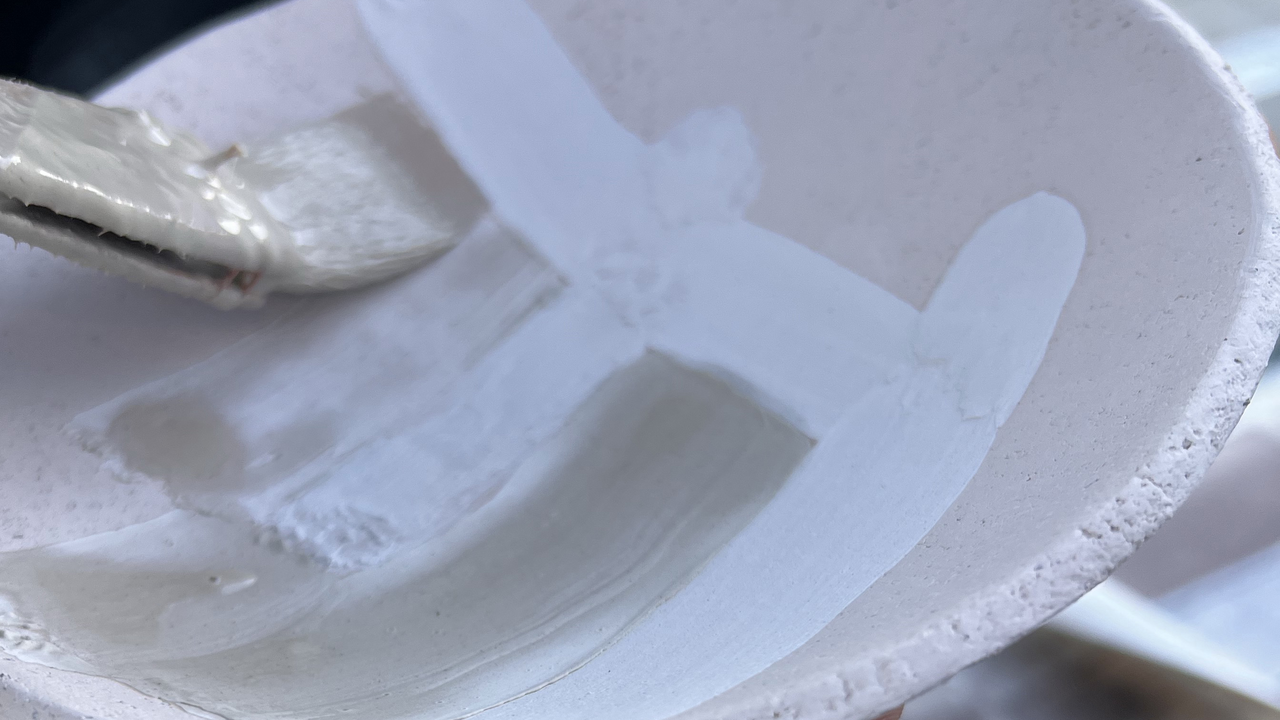 Entdecken Sie verborgene Talente und stärken Sie den Teamgeist auf einzigartige Weise! Sind Sie auf der Suche nach einer originellen Idee für Ihren nächsten Firmenevent, Geschäftsapéro, Ihr Firmenjubiläum oder einen runden Geburtstag? Wie wäre es mit einem kreativen Abenteuer, das Ihre Gäste nicht nur begeistert, sondern ihnen auch etwas Bleibendes mitgibt? Raku Brennen verbindet Kunst, Handwerk und Teamwork in lockerer Atmosphäre – ein Erlebnis, das noch lange in Erinnerung bleibt.