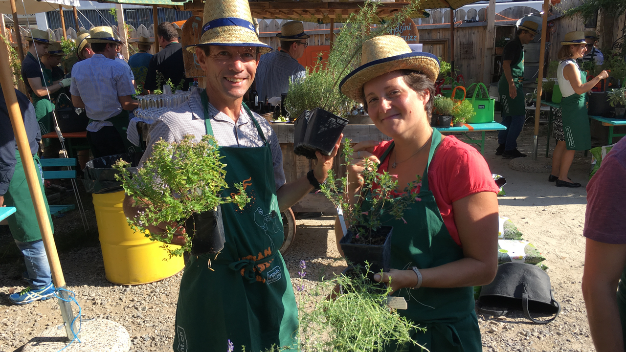 Urban Gardening Geniessen Sie die frische Luft und ein tolles naturnahes Ambiente. Kennen Sie sich mit Pflanzen aus? Nach diesem aussergewöhnlichen und nachhaltigen Firmenevent besitzen Sie das nötige Grundwissen rund um Erde, Pflanzgefässe, Wetter und das richtige Einpflanzen Ihrer Setzlinge.