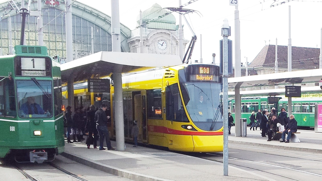 Basler Tram-Rallye Dieses "Strategie-Spiel" ähnlich einer Schnitzeljagd wächst durch den Teamgeist der Teilnehmenden. Unterwegs mit Tram, Bus oder auch zu Fuss gilt es anhand der Spielunterlagen - und nach Festlegung der Strategie - soviele Rätsel wie möglich zu lösen, welche in der ganzen Stadt zu finden sind.