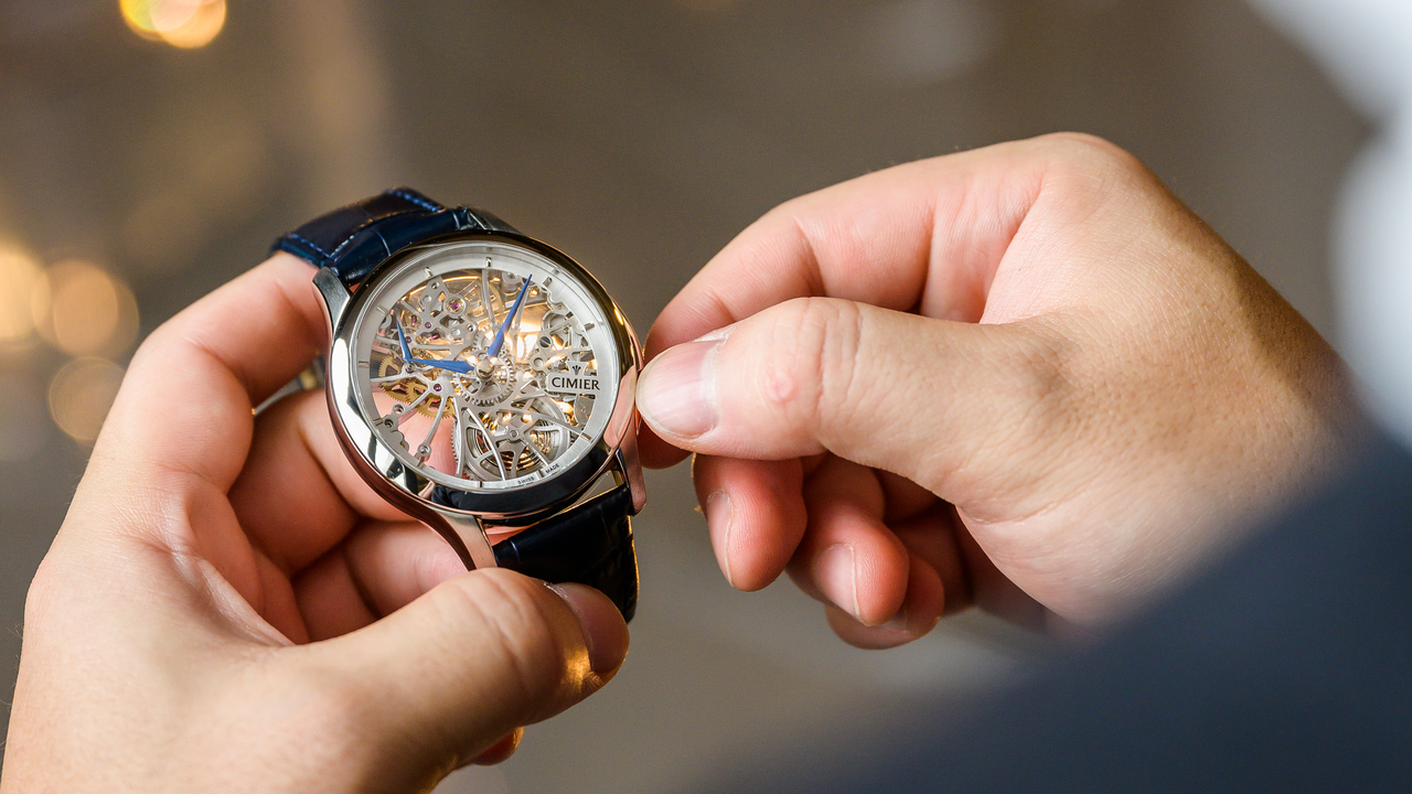 Uhrenliebhaber können sich unter meisterhafter Anleitung ihre Uhr selbst bauen. Schritt für Schritt werden Sie begleitet, während Sie Ihre eigene Uhr aus edlen Komponenten zusammenbauen. Ein Anlass der den Teilnehmern noch lange in Erinnerung, bzw. am Handgelenk bleiben wird.