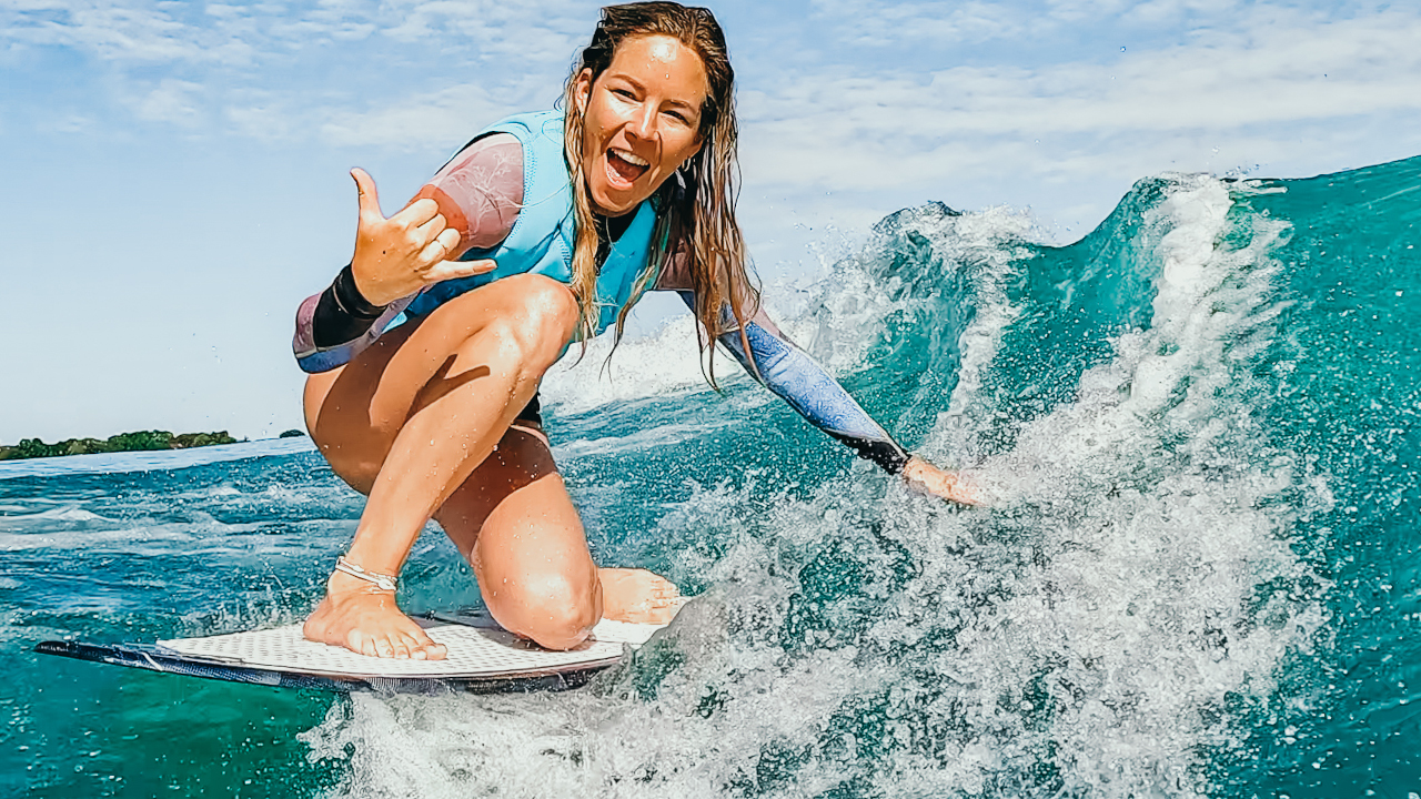 Wakesurfen am Bodensee: Taucht ein in die Welt des Wassersports und lernt mit uns das Surfen auf einer Bootswelle! Wir nehmen Euch mit auf ein unvergessliches Erlebnis mit Action und Spass auf und neben dem Wasser!