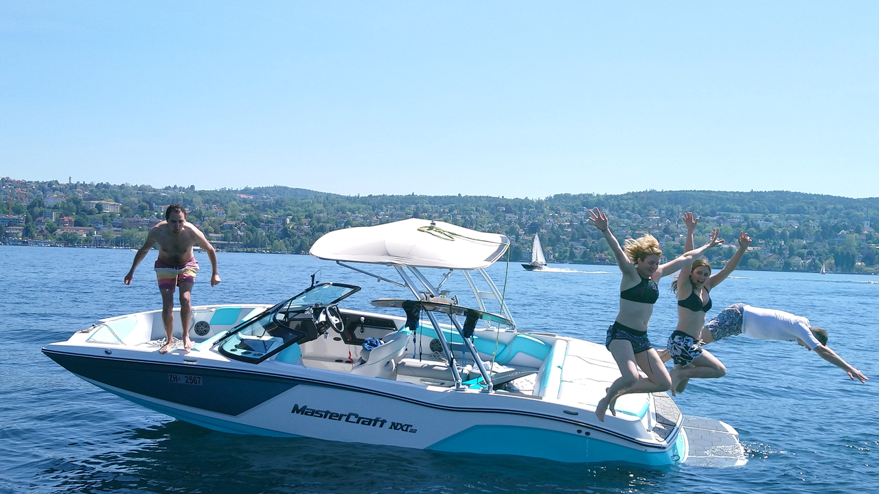 Zürichsee Olympiade: Erleben Sie einen perfekten Tag am Wasser und bestreiten als Team bis zu 5 verschiedene Aktivitäten. Veranstalten Sie mit Ihrem Team, Ihrer Abteilung oder gleich mit dem ganzen Unternehmen einen einmaligen und unvergesslichen Teamevent am Zürichsee.