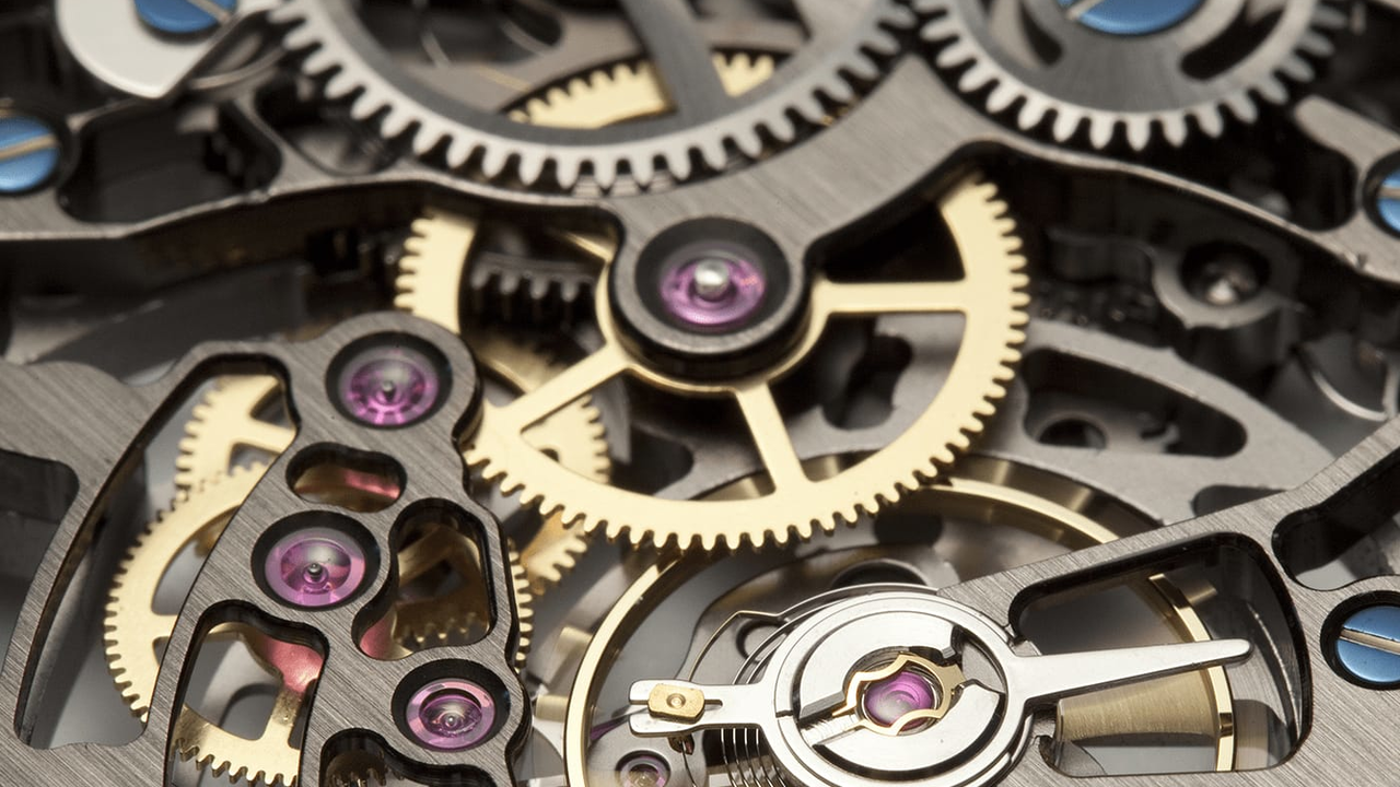 Ihre eigene Uhr zusammenstellen: Lernen Sie die Welt der mechanischen Uhrmacherkunst kennen. Unter Anleitung eines Uhrmachermeister erfahren Sie faszinierendes über die mechanischen Uhrwerke. Mit Lupe, Schraubenzieher und Pinzette ausgerüstet spüren Sie das Herz der Uhr, die Sie selber bauen.