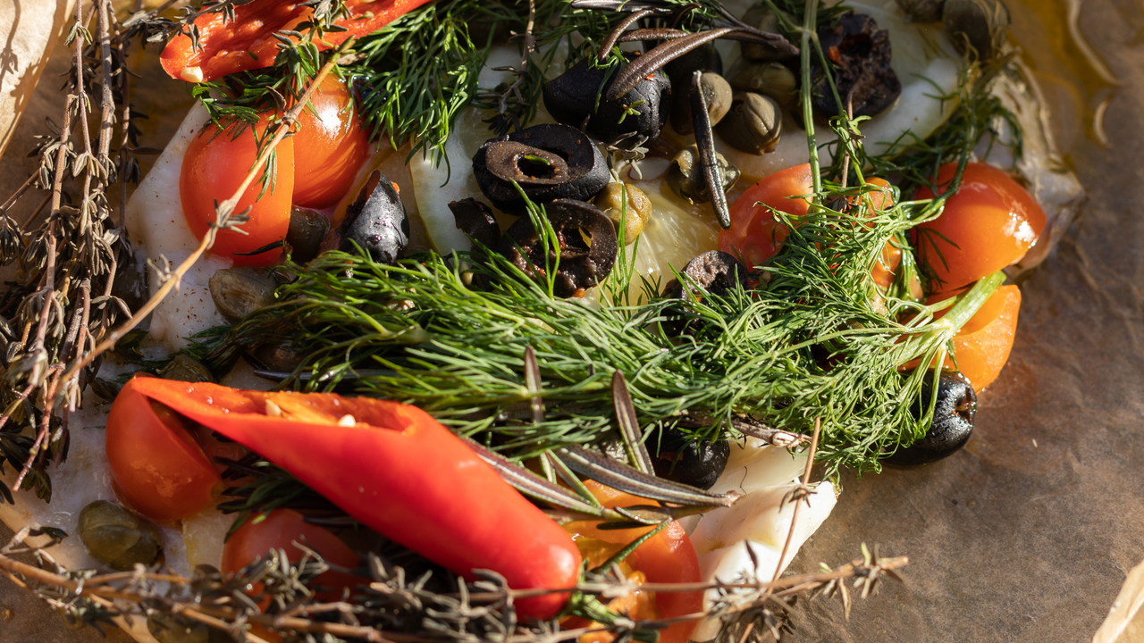 Unsere Grillkurse sind die perfekte Anleitung für ein Grill-Erlebnis zu Hause. Wir zeigen Ihnen alles, was Sie über die Zubereitung von perfekten Grilladen wissen müssen. Von der Vorbereitung bis zum Service. Die richtige Weinempfehlung darf dabei natürlich auch nicht fehlen. Grill-Tipps und Tricks für Jedermann vom Profi, alles inklusive. Selbstverständlich kommen bei uns auch Vegetarier nicht zu kurz. Die Grillkurse finden in unserem Eventlokal statt. Ausgestattet mit unserer hauseigenen Bierbrauerei bietet die Location auch neben dem Grill einiges.