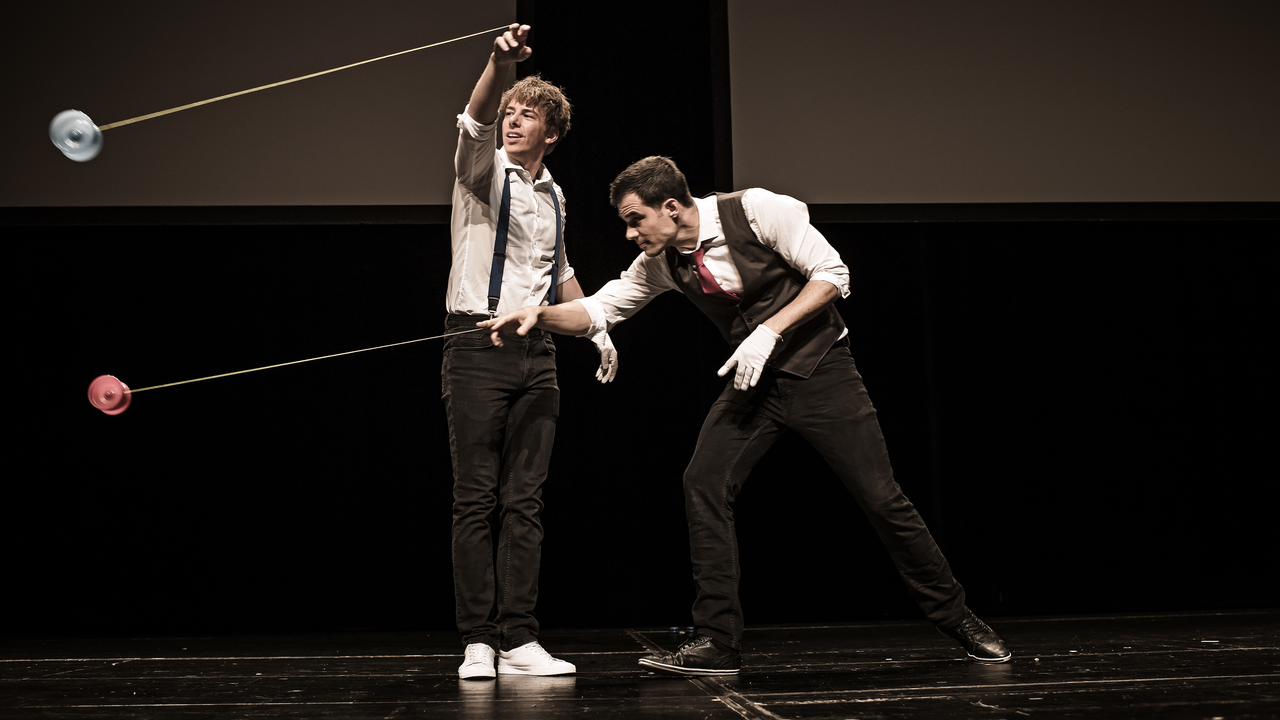 Yo-Yo Show und Workshop Die zweifachen Yo-Yo Welt- und Europameister aus Bern stehen seit über 15 Jahren gemeinsam auf der Bühne und zeigen, dass Yo-Yo Spielen viel mehr ist, als nur ein Auf und Ab -nämlich hochstehendes Entertainment.
